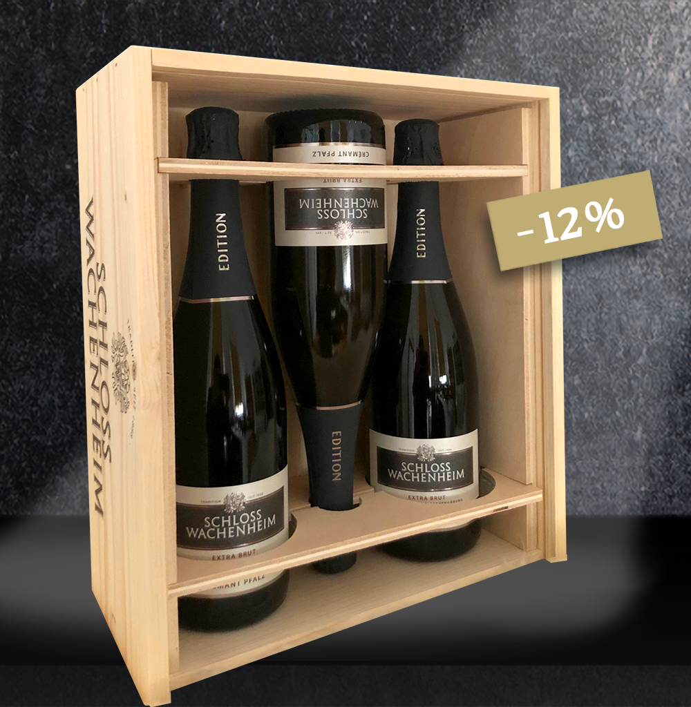 Foto: Abbildung zeigt das Produkt 3 Flaschen EDITION PLATIN Crémant Pfalz in einer edlen Holzkiste